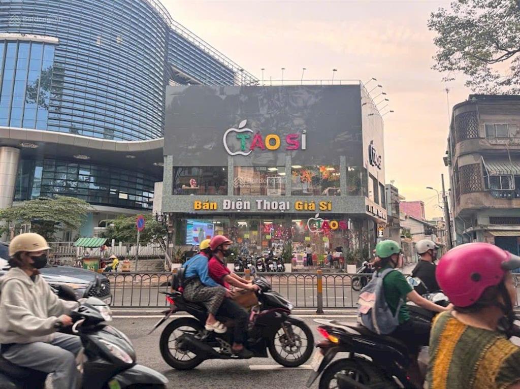 Cho thuê nhà góc 2mt đường 3/2, dt 12m x 8m, 1 trệt, 1 lầu, quận 11