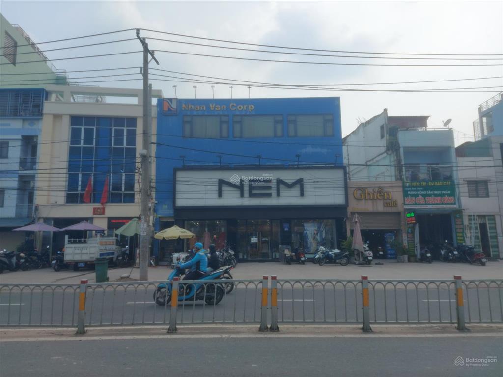 Cho thuê nhà mt trường chinh, dt 14m x 20m, 1 trệt, 2 lầu, tân bình