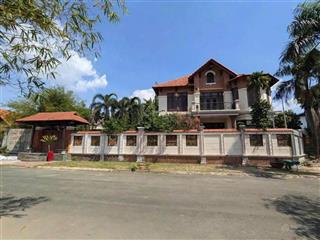 Siêu biệt thự 3 mặt tiền đường 34 (phố villa) q. 2, dt 20 x 30m, đối diện landmark 81