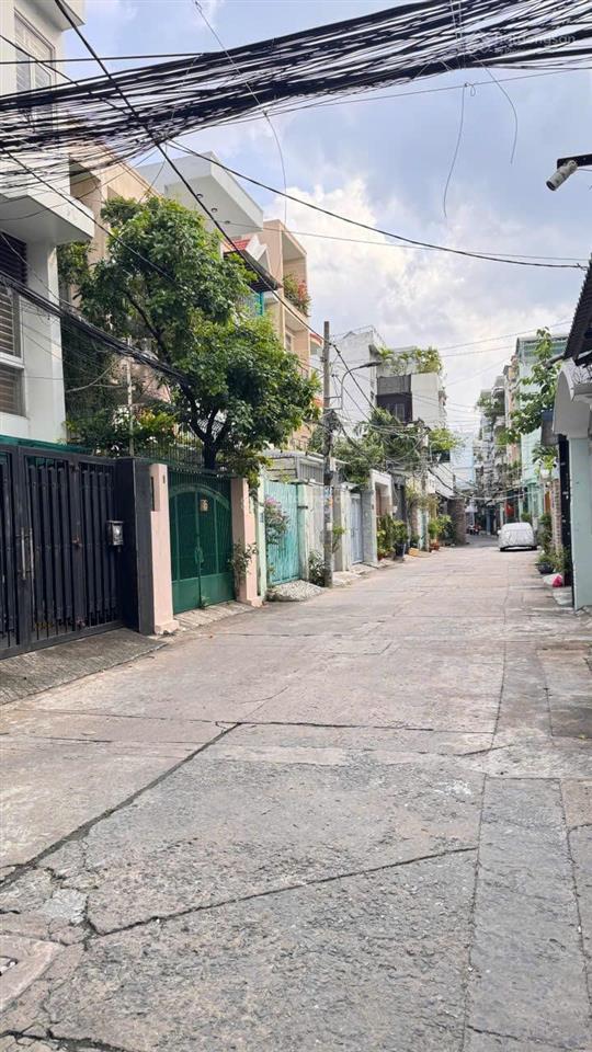 Bán nhà hẻm 686 cách mạng tháng 8 p. 11 q. 3 dt 5.2 x 20m, 5 lầu góc