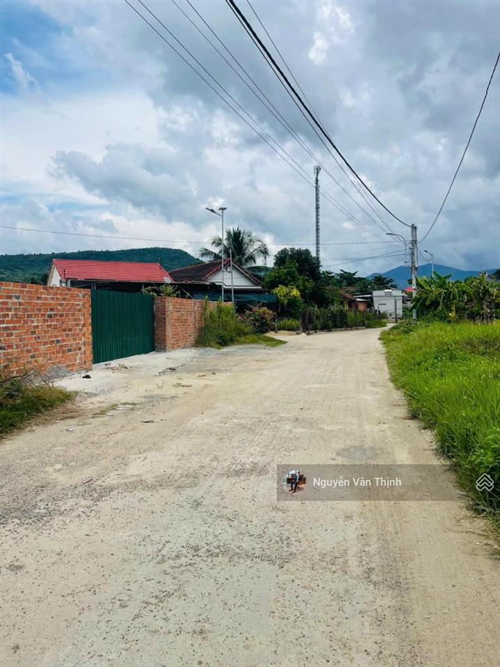Bán đất ngay trung tâm hành chính mới diên lạc sát đường n3 97m2 1tỷ350