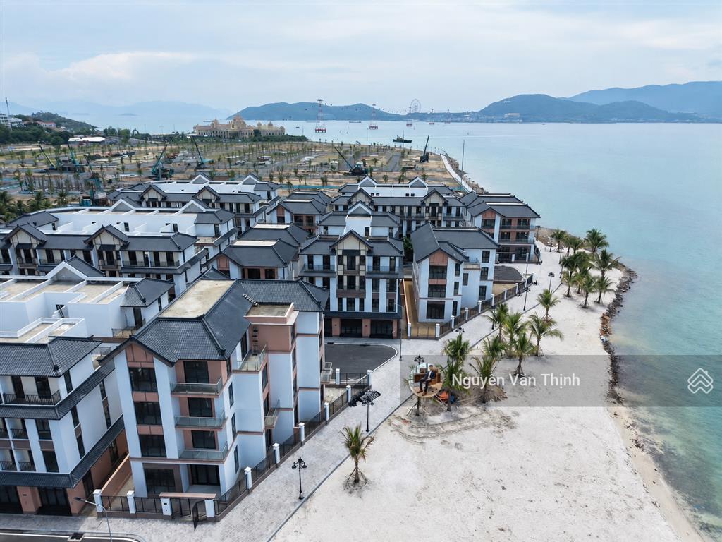 Biệt thự đơn lập vip vinhomes pearl bay 240m2 53tỷ204tr tặng xe vf6 cách biển 30m