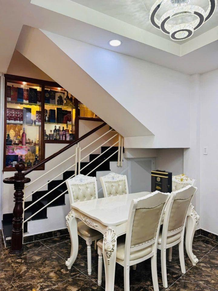 Rẻ nhất Phường 10 Tân Bình, Ngay khu BÀU CÁT. Gần 50m2, 3 Tầng 4PN Chỉ 5.6 tỷ Tặng Full NT Xịn 