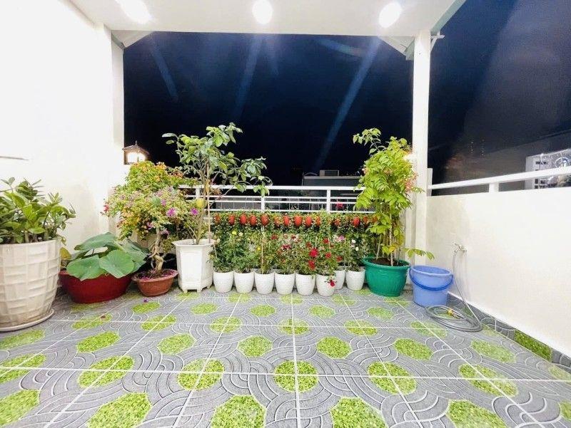 Hiếm Nhà Đẹp HXH 4m, 20m ra MT Nguyễn Hồng Đào P.14 Tân Bình, DTSD 100m2, 5tầng. Chỉ 5.2tỷ TL 