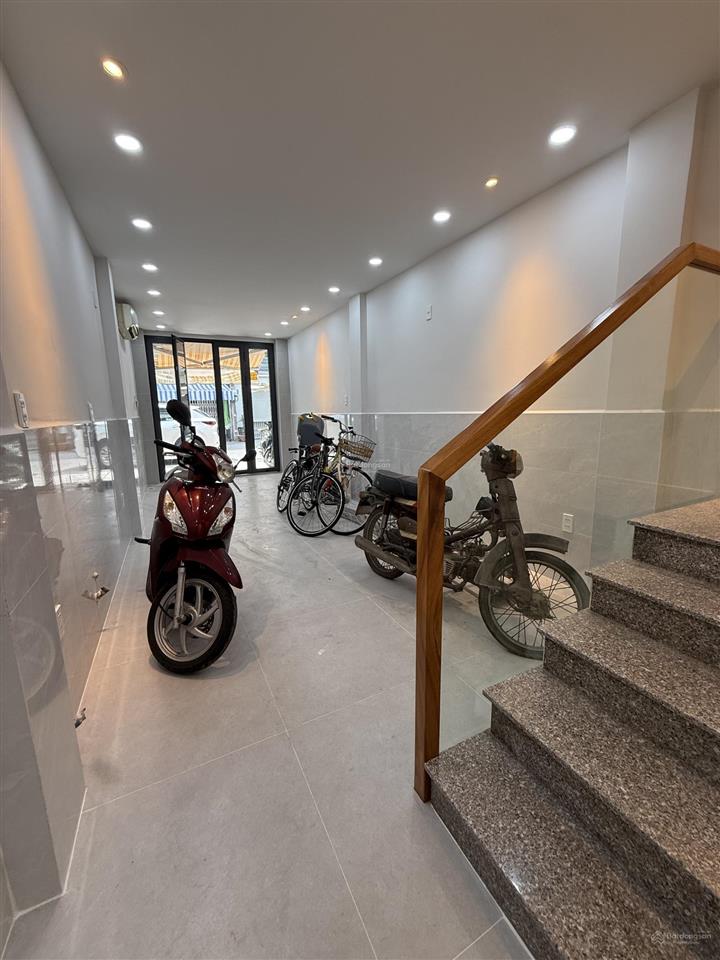Cho thuê gấp nhà mặt phố 95 đội cung, 1,8 triệu, 30m2, 2pn, 1wc