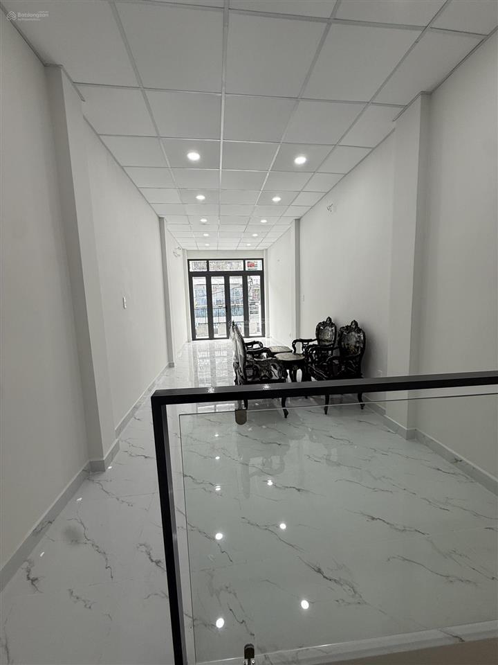 Cho thuê gấp nhà mặt phố 95 đội cung, 1,8 triệu, 30m2, 2pn, 1wc