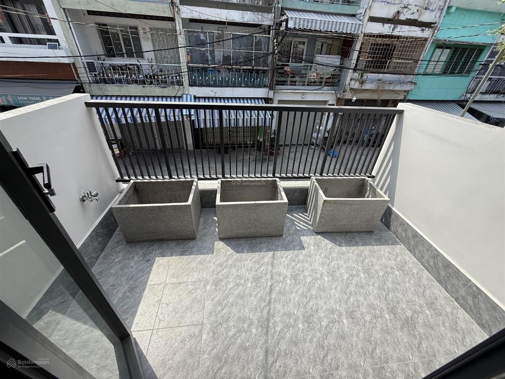 Cho thuê gấp nhà mặt phố 95 đội cung, 1,8 triệu, 30m2, 2pn, 1wc