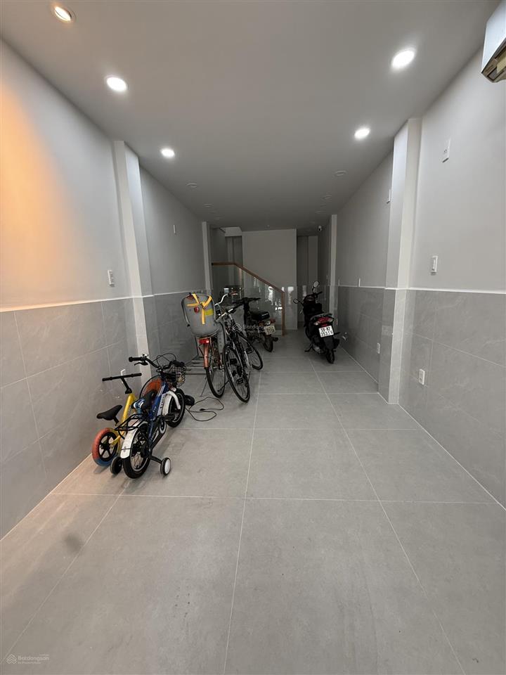 Cho thuê gấp nhà mặt phố 95 đội cung, 1,8 triệu, 30m2, 2pn, 1wc