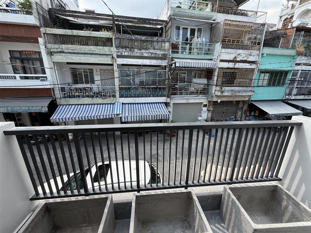 Cho thuê gấp nhà mặt phố 95 đội cung, 1,8 triệu, 30m2, 2pn, 1wc