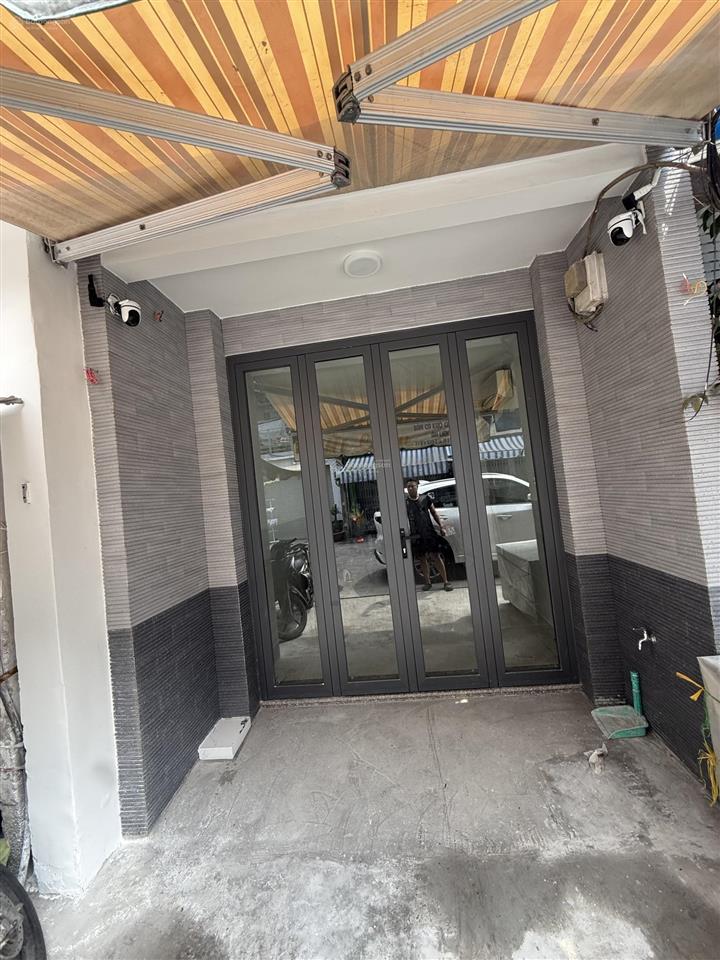Cho thuê gấp nhà mặt phố 95 đội cung, 1,8 triệu, 30m2, 2pn, 1wc