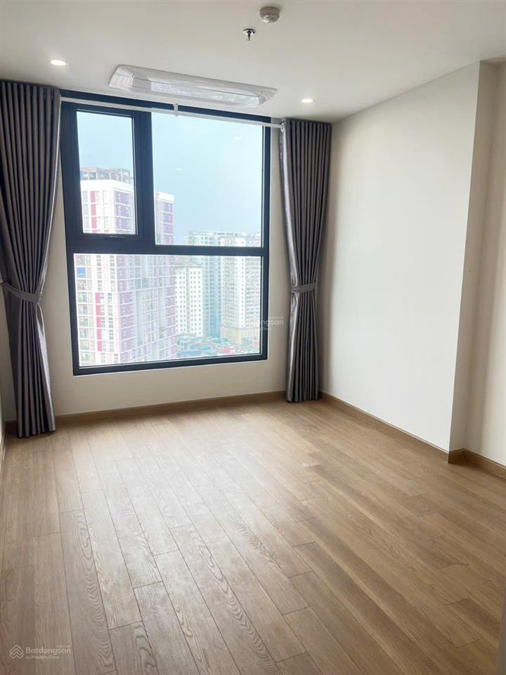 Cho thuê căn 2 ngủ the charm an hưng, miễn phí dịch vụ, có slot ô tô. giá 11tr  0397 588 ***