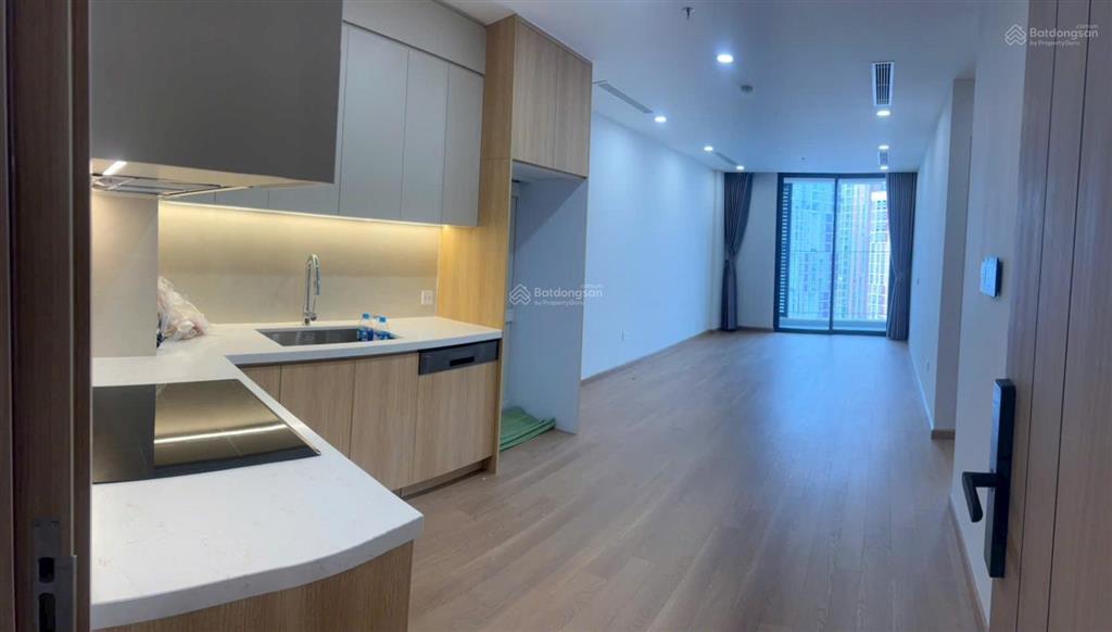 Cho thuê căn 2 ngủ the charm an hưng, miễn phí dịch vụ, có slot ô tô. giá 11tr  0397 588 ***