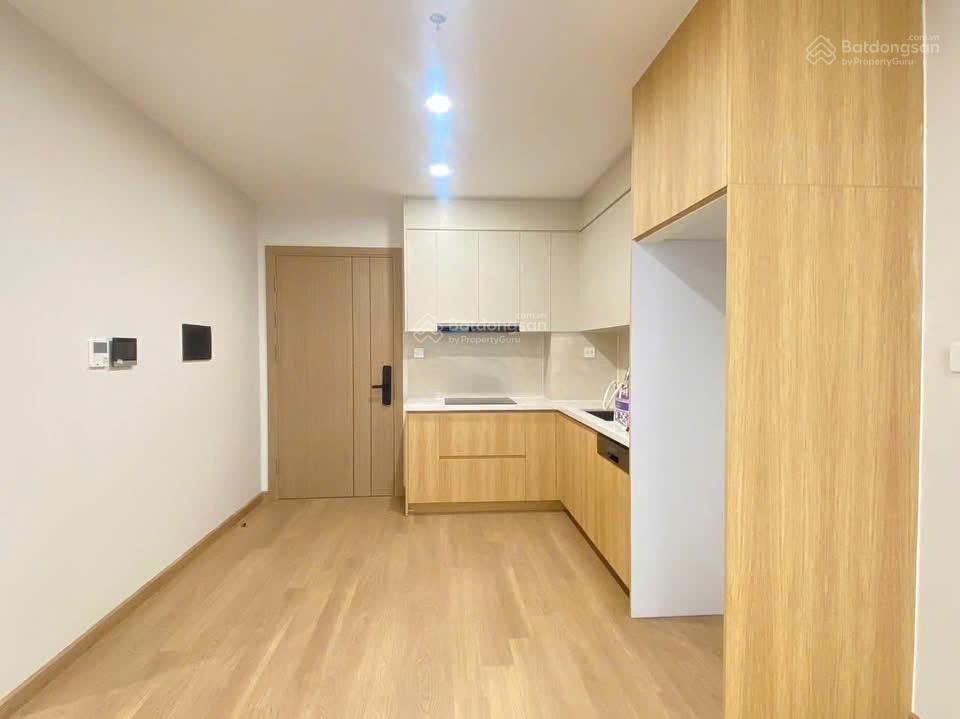 Cho thuê căn 2 ngủ the charm an hưng, miễn phí dịch vụ, có slot ô tô. giá 11tr  0397 588 ***