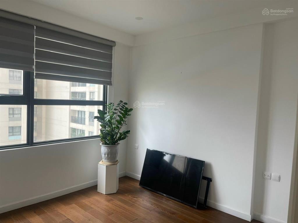 Chính chủ c2 3x15 cho thuê 1,5n đồ cơ bản giá 14tr/tháng có bếp để ở hoặc làm văn phòng 0325 643 ***