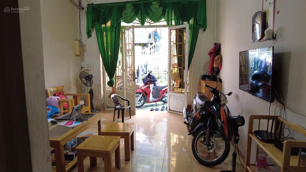 Bán nhà 2 tầng mặt tiền đường ô tô thông, cách suối tiên 500m, di chuyển thuận tiện, gần chợ
