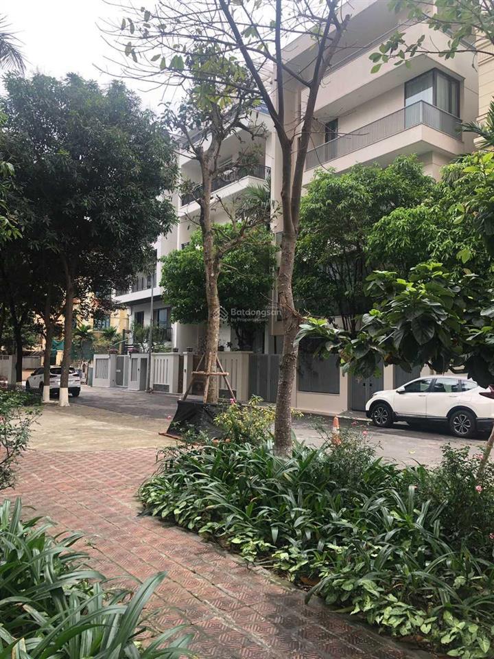Nhà đẹp đ. võ chí công  lạc long quân 300m2, 5 tầng  tầng hầm  sàn rộng  thang máy 2 mặt thoáng