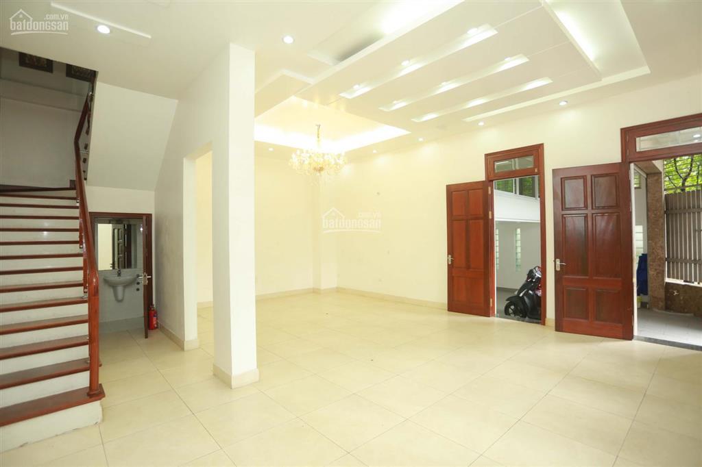 Nhà đẹp đ. võ chí công  lạc long quân 300m2, 5 tầng  tầng hầm  sàn rộng  thang máy 2 mặt thoáng