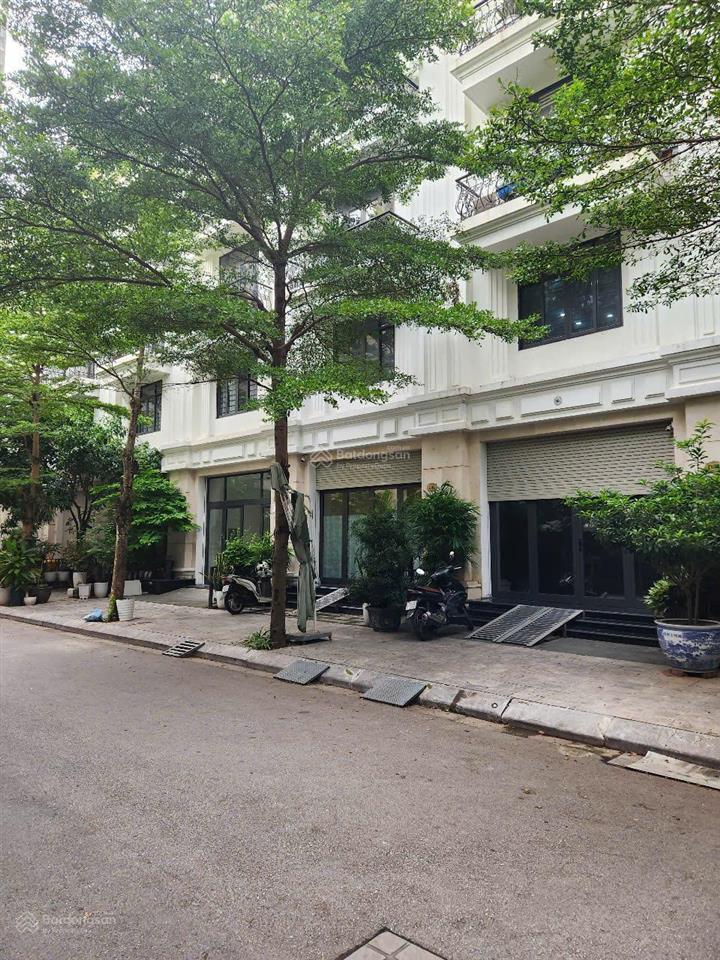 Cho thuê nhà mặt phố liền kề 5 tầng dt 112m2 có thang máy đẹp mới xây mặt phố xuân la làm vp