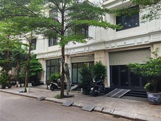 Cho thuê nhà mặt phố liền kề 5 tầng dt 112m2 có thang máy đẹp mới xây mặt phố xuân la làm vp