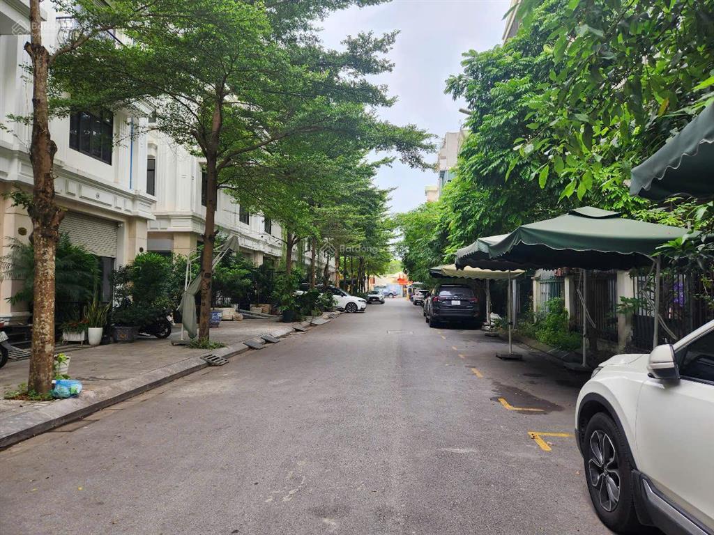Cho thuê nhà mặt phố liền kề 5 tầng dt 112m2 có thang máy đẹp mới xây mặt phố xuân la làm vp