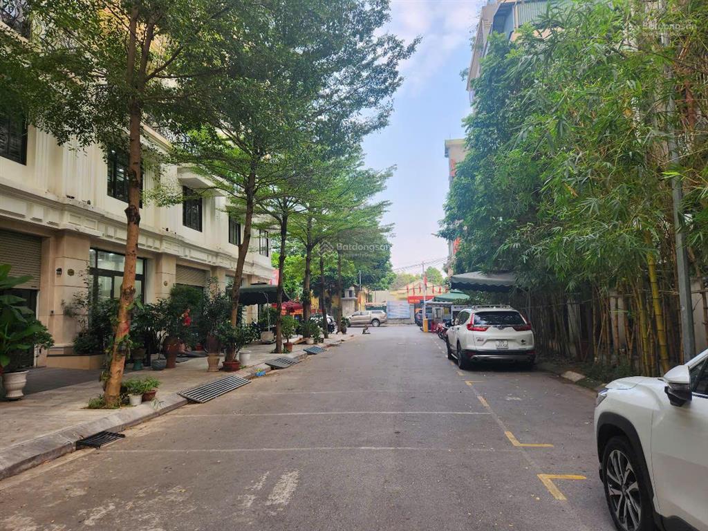 Cho thuê nhà mặt phố liền kề 5 tầng dt 112m2 có thang máy đẹp mới xây mặt phố xuân la làm vp