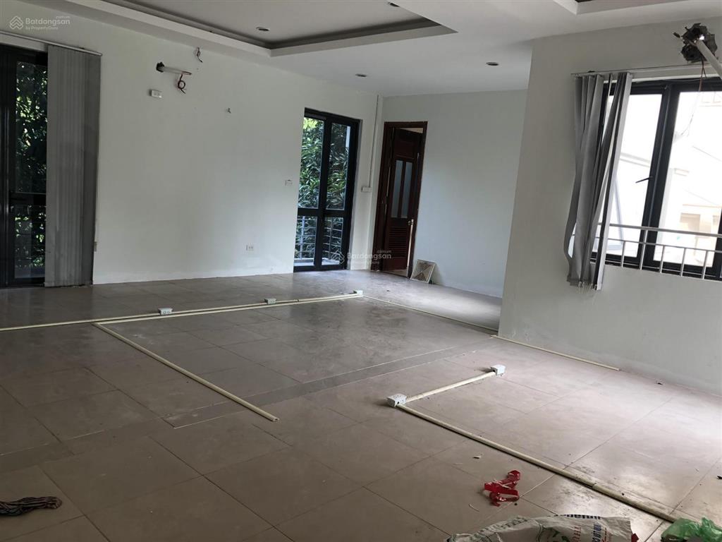 Nhà phố xuân la để ở  làm vp  dt 250m2 xây 4 tầng  sân vườn rộng