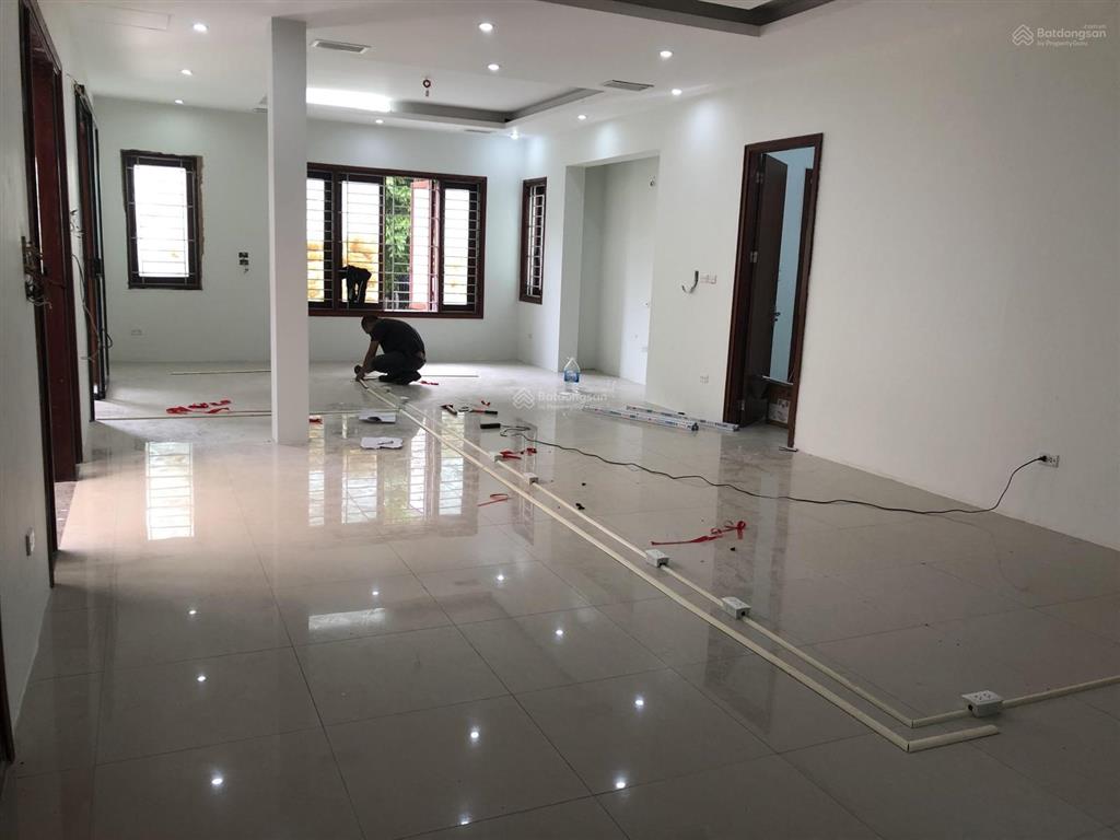 Nhà phố xuân la để ở  làm vp  dt 250m2 xây 4 tầng  sân vườn rộng