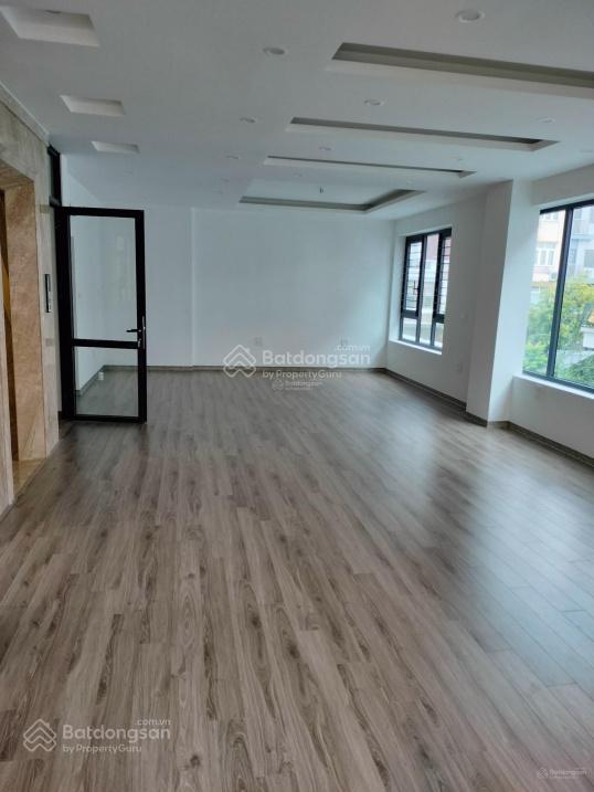 Cho thuê bt starlake  lk romatic đ.nguyễn văn huyên dt 150m2 xây 6 tầng  thang máy mt 10m làm vp