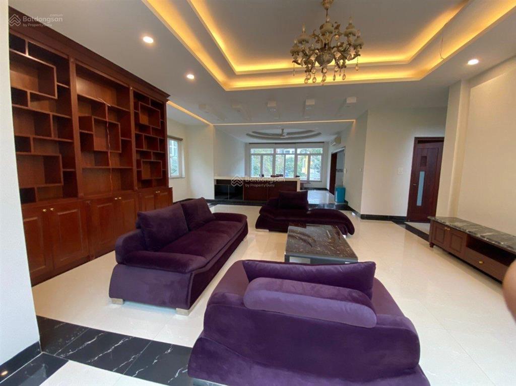 Cho thuê biệt thự sân vườn ngay khu đô thị đường hoàng quốc việt 200m2x5t, thang máy
