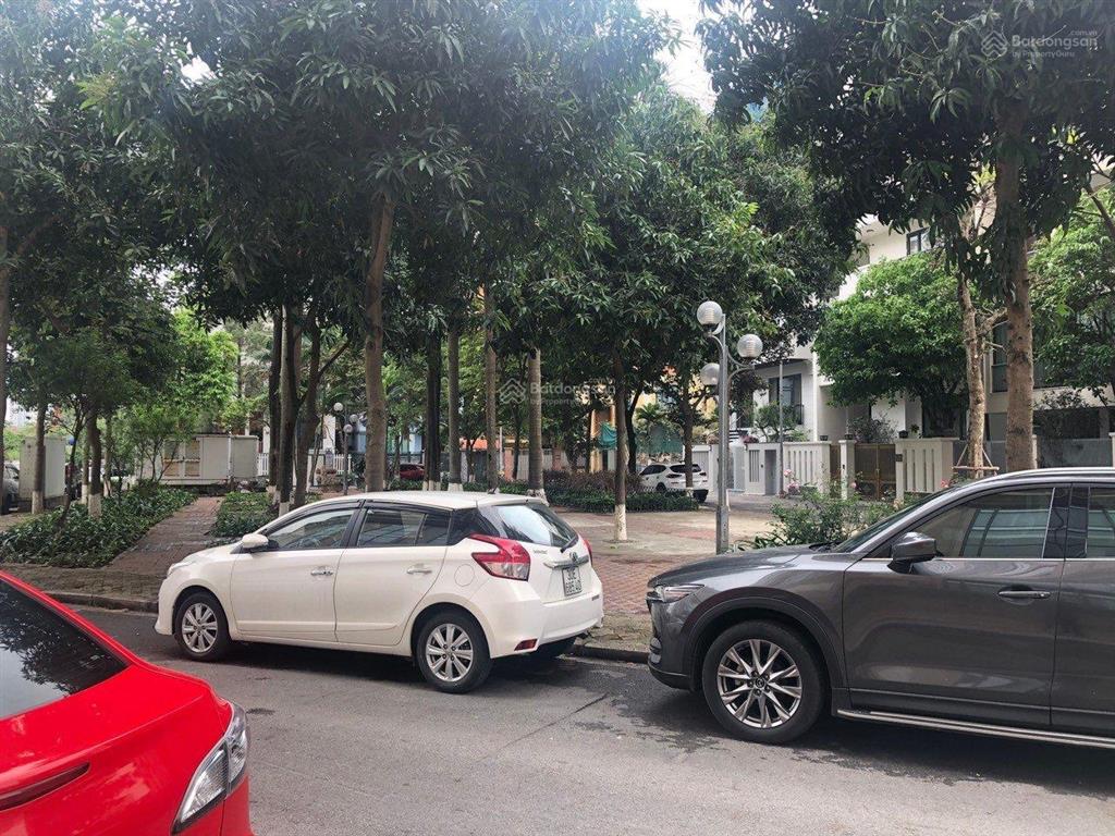 Cho thuê biệt thự sân vườn ngay khu đô thị đường hoàng quốc việt 200m2x5t, thang máy