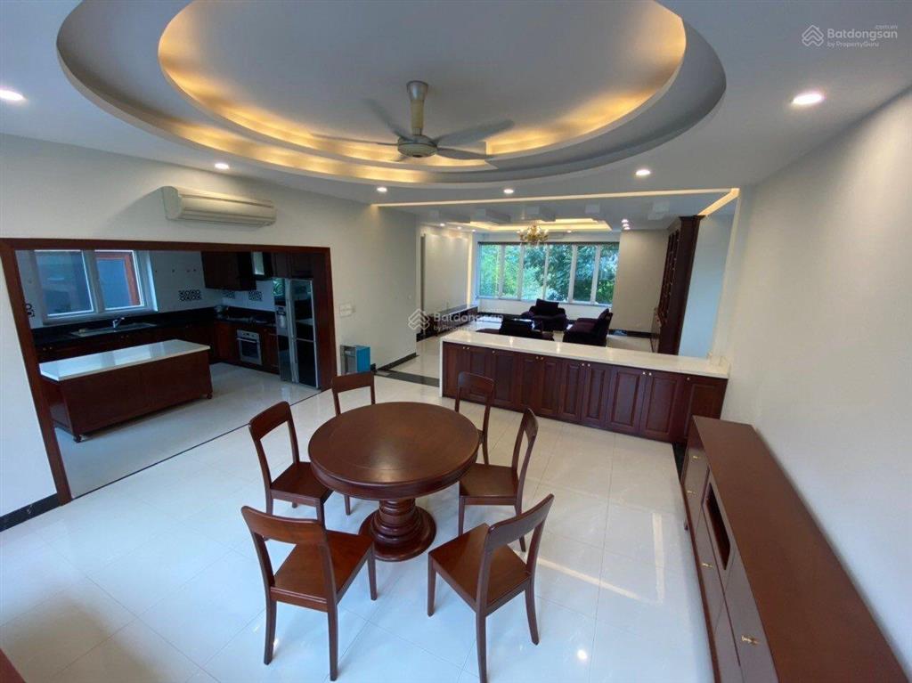 Cho thuê biệt thự sân vườn ngay khu đô thị đường hoàng quốc việt 200m2x5t, thang máy