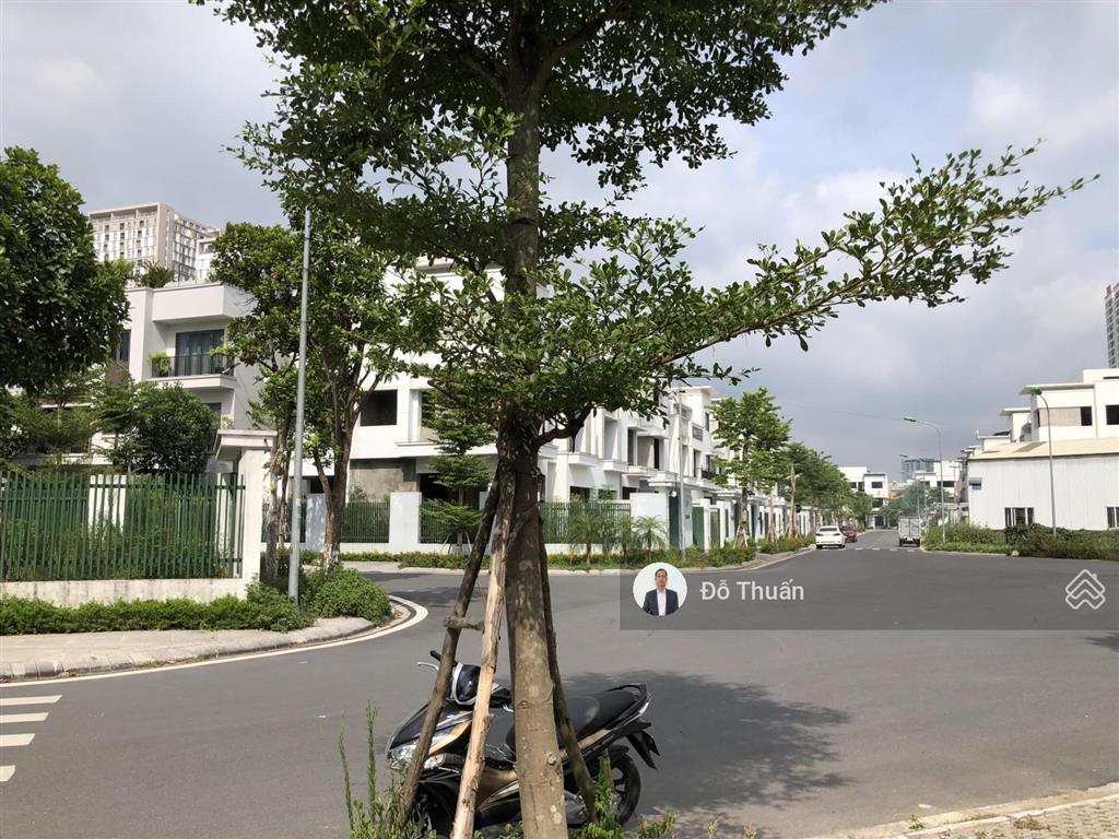 Cho thuê biệt thự liền kề ngã tư ngoại giao đoàn 180m2  các tầng thông sàn  thang máy