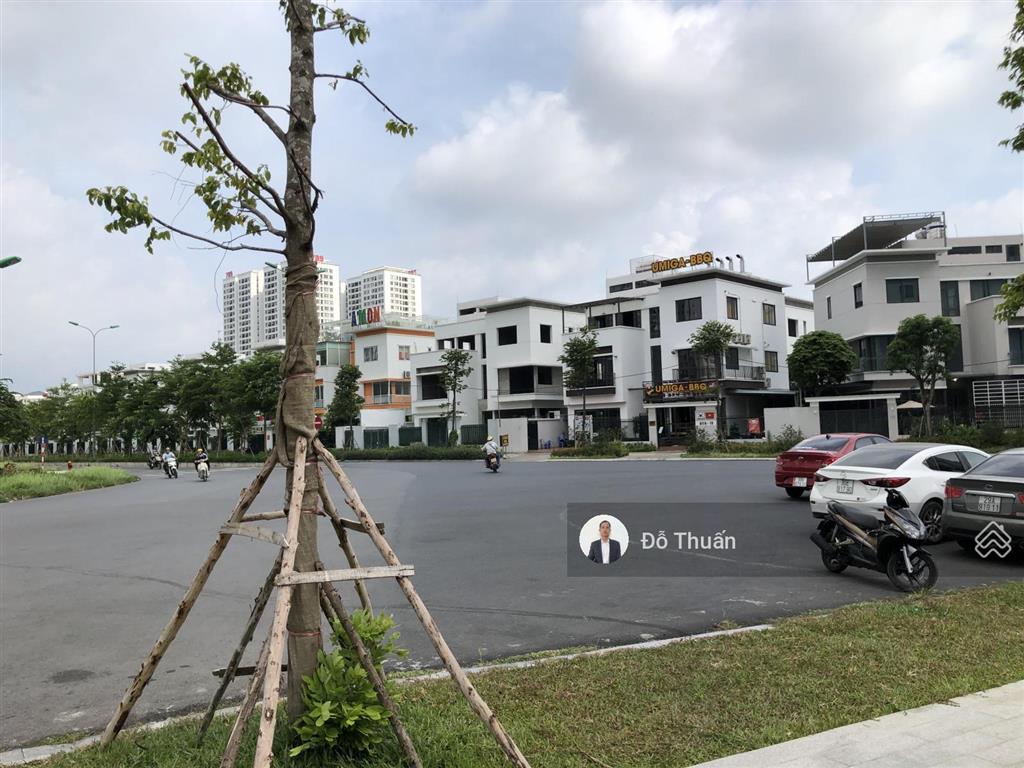 Cho thuê biệt thự liền kề ngã tư ngoại giao đoàn 180m2  các tầng thông sàn  thang máy