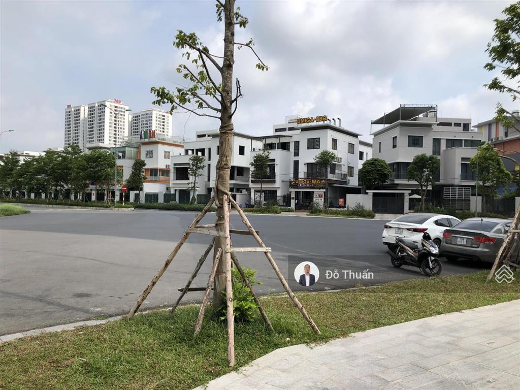 Cho thuê biệt thự liền kề ngã tư ngoại giao đoàn 180m2  các tầng thông sàn  thang máy