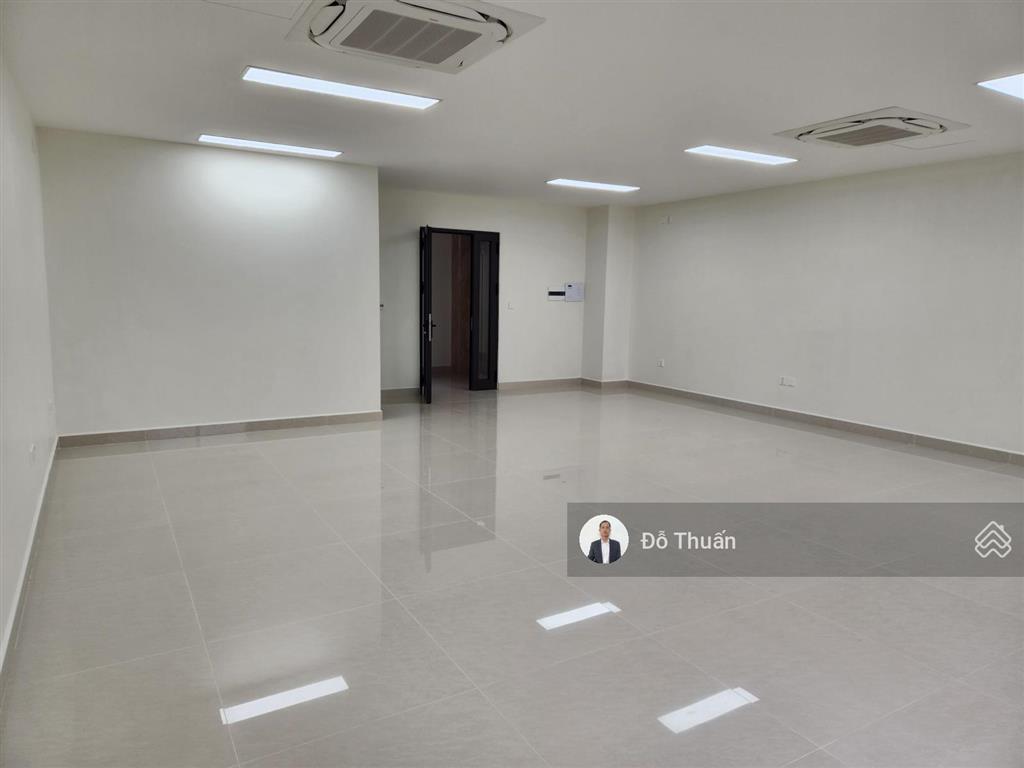 Cho thuê biệt thự liền kề ngã tư ngoại giao đoàn 180m2  các tầng thông sàn  thang máy