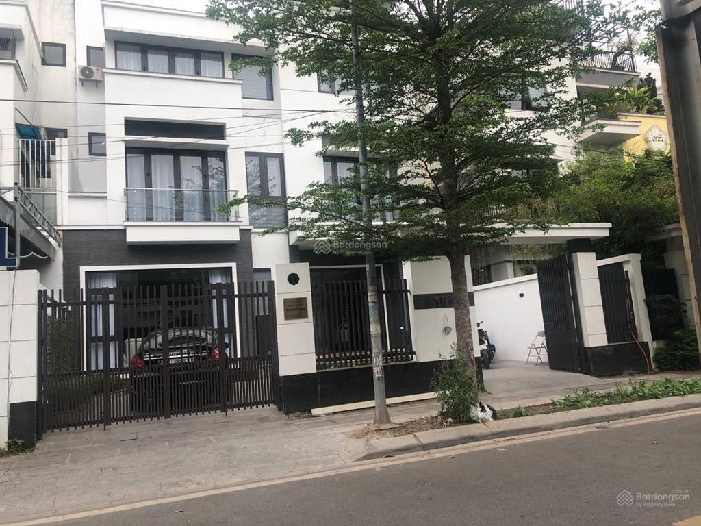 Cho thuê biệt thự lô góc 200m2, xây 4 tầng rộng đẹp kđt dịch vọng, cầu giấy, làm vp công ty