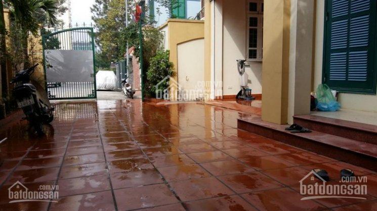 Cho thuê biệt thự lô góc 200m2, xây 4 tầng rộng đẹp kđt dịch vọng, cầu giấy, làm vp công ty