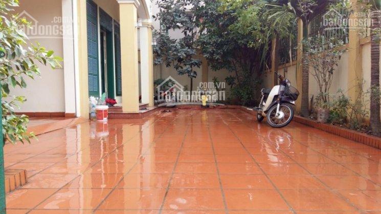 Cho thuê biệt thự lô góc 200m2, xây 4 tầng rộng đẹp kđt dịch vọng, cầu giấy, làm vp công ty