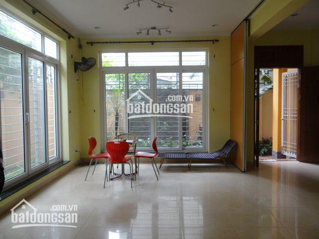 Cho thuê biệt thự lô góc 200m2, xây 4 tầng rộng đẹp kđt dịch vọng, cầu giấy, làm vp công ty