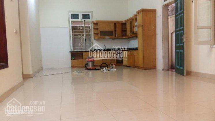 Cho thuê biệt thự lô góc 200m2, xây 4 tầng rộng đẹp kđt dịch vọng, cầu giấy, làm vp công ty