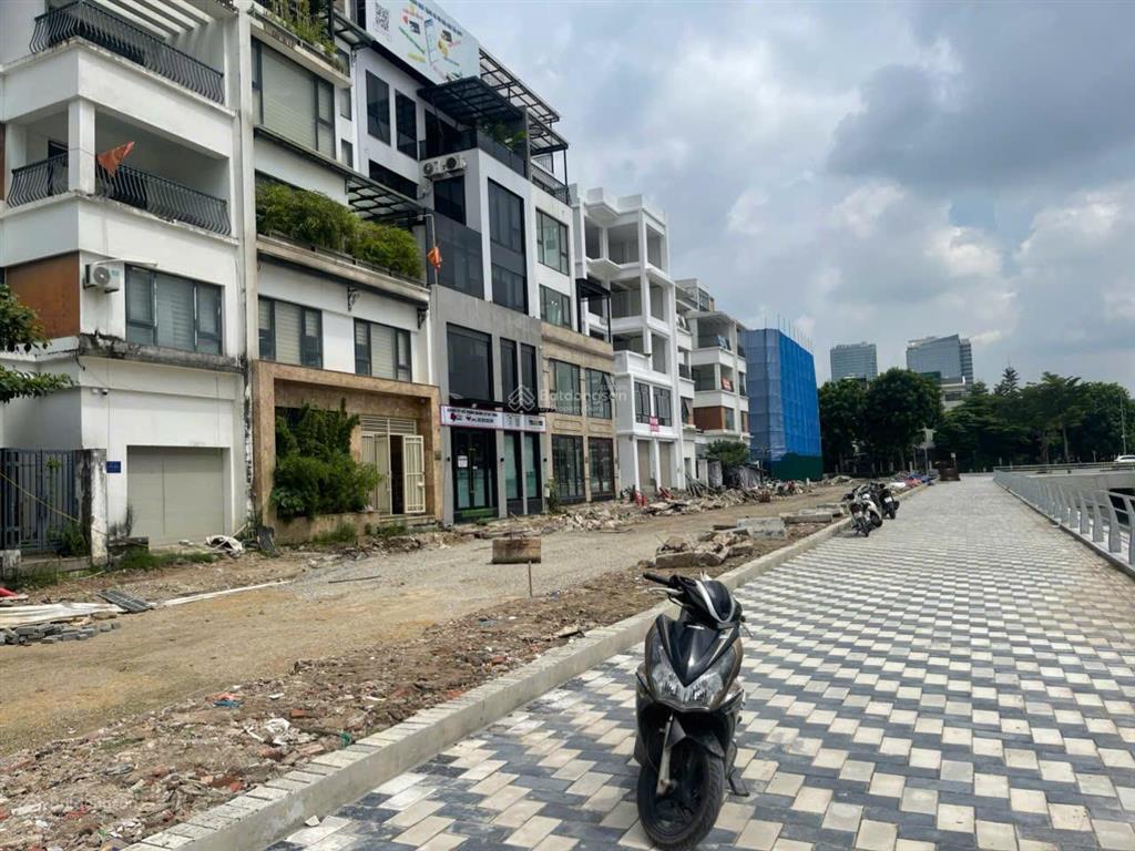 Nhà mặt phố đường nguyễn văn huyên  xuân tảo cho thuê 150m2, 6 tầng, thông sàn, thang máy chuẩn vp