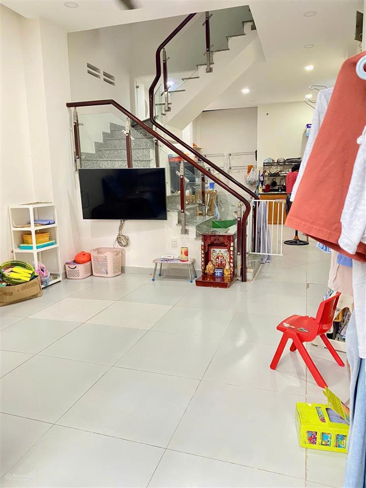 Cho thuê nhà nguyên căn mới xây ở trung tâm gò vấp