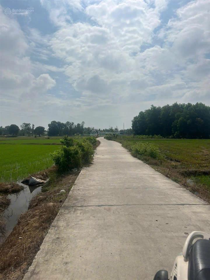 Bán đất vườn mặt tiền be tông rộng, giá đầu tư