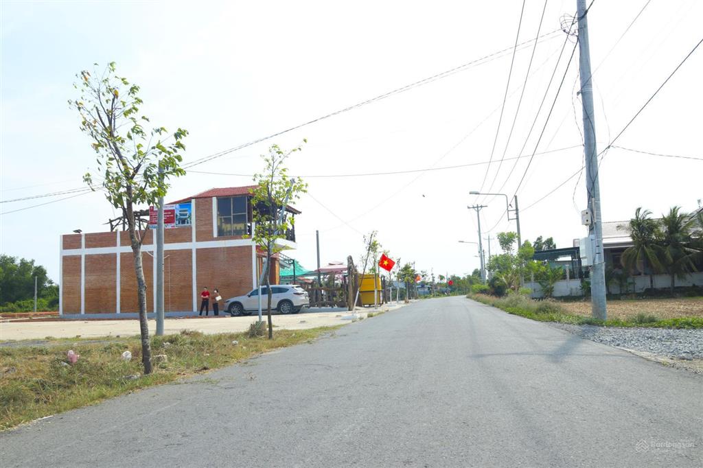 Tôi cần bán gấp lô đất 100m2 giá chỉ 950tr đường trương định kế bên chợ cần đước