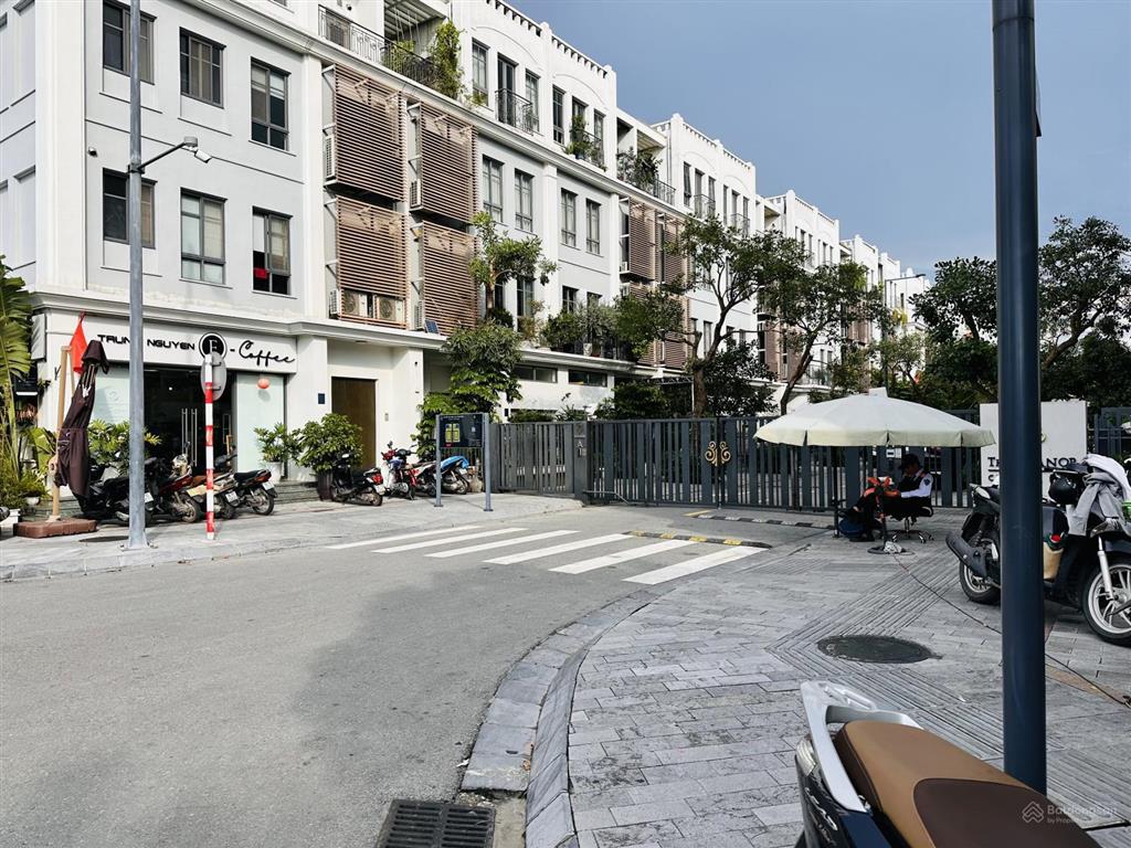 Chính chủ cho thuê biệt thự để ở full đồ giá 45tr các bạn có nhu cầu  trực tiếp tôi