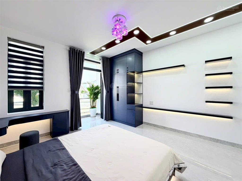 Nhà phố mới hoàn thiện có thang máy full nội thất p. thới an, bán gấp