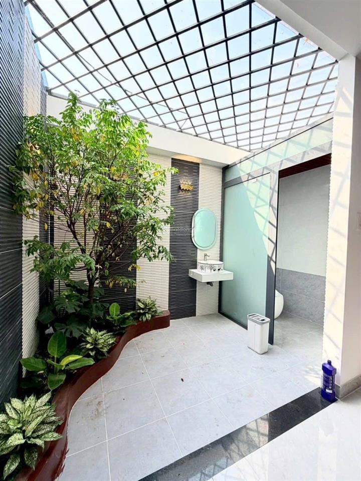 Nhà phố mới hoàn thiện có thang máy full nội thất p. thới an, bán gấp