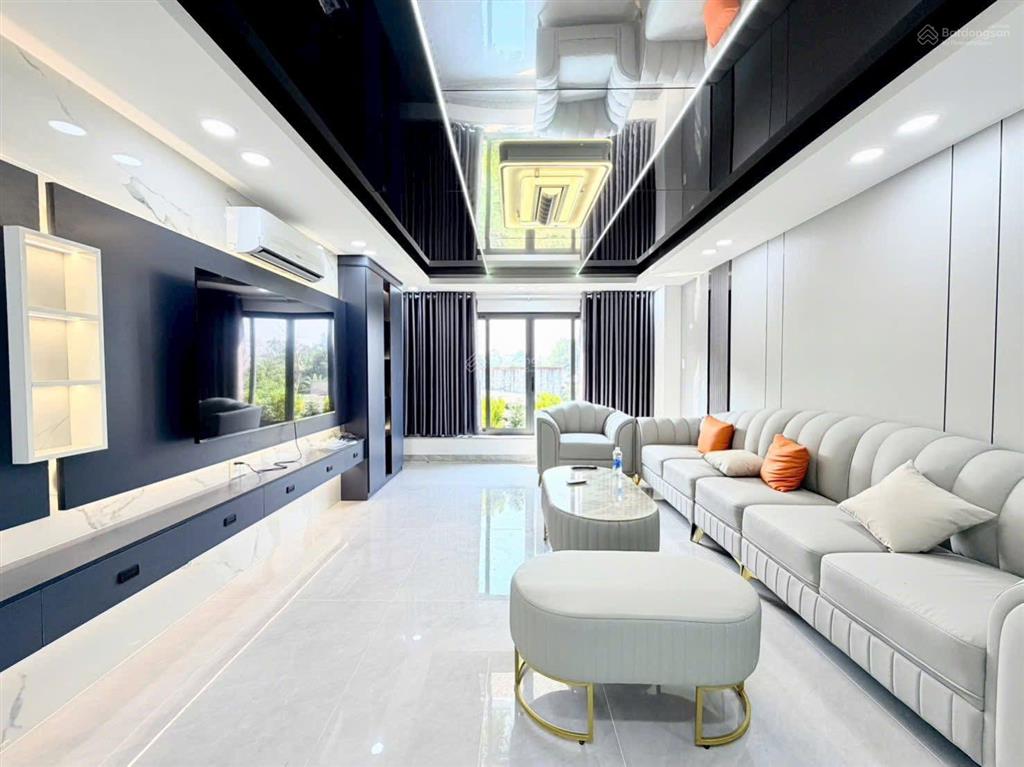 Nhà phố mới hoàn thiện có thang máy full nội thất p. thới an, bán gấp