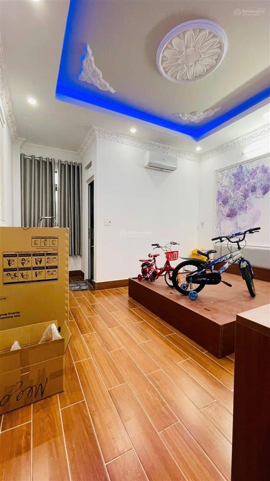 Bán căn nhà phố hẻm 7m 5pn 6vs p. hiệp thành quận 12 giá chỉ hơn 6 tỷ đồng còn tl