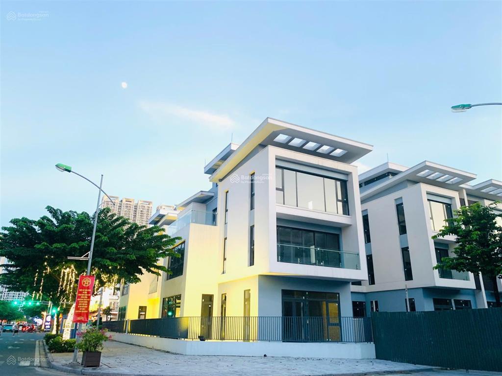 Bán nhanh căn an quý diện tích 210m hướng đông nam có đường vườn hoa sau nhà giá 36 tỷ
